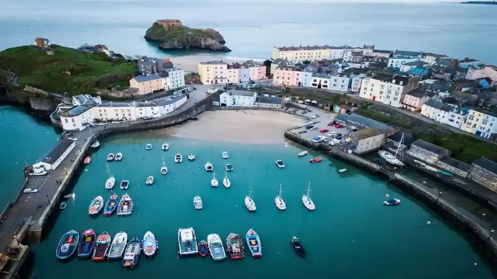 From fishing boats to charming cafes, Tenby Harbour awaits. Let Buzz Cabs be your Tenby taxi adventure guide.