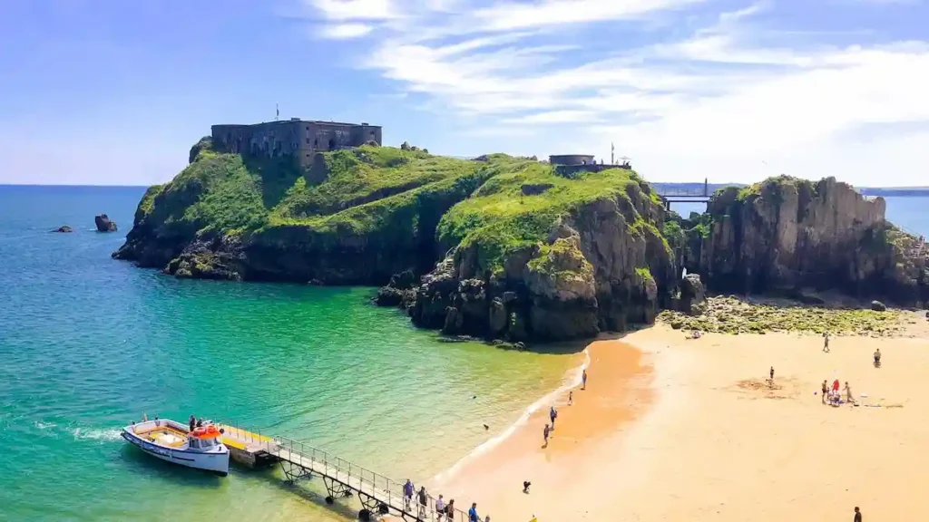 Explore the hidden gem of Saint Catherine Island with a convenient Tenby taxi from Buzz Cabs. History awaits!